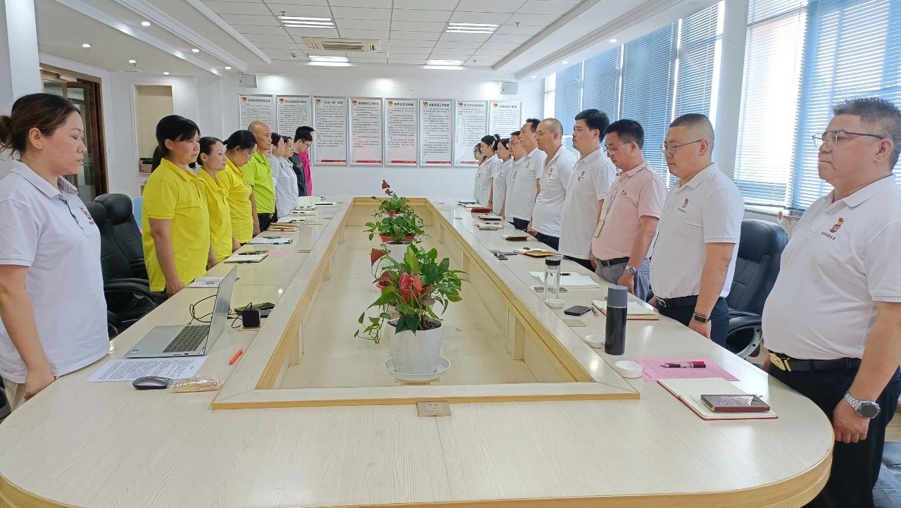 党建生产两手抓，，，，党员骨干双培养！！！！尊龙时凯智能科技集团各公司党支部联合召开关于郑宁红等同志入党宣誓大会